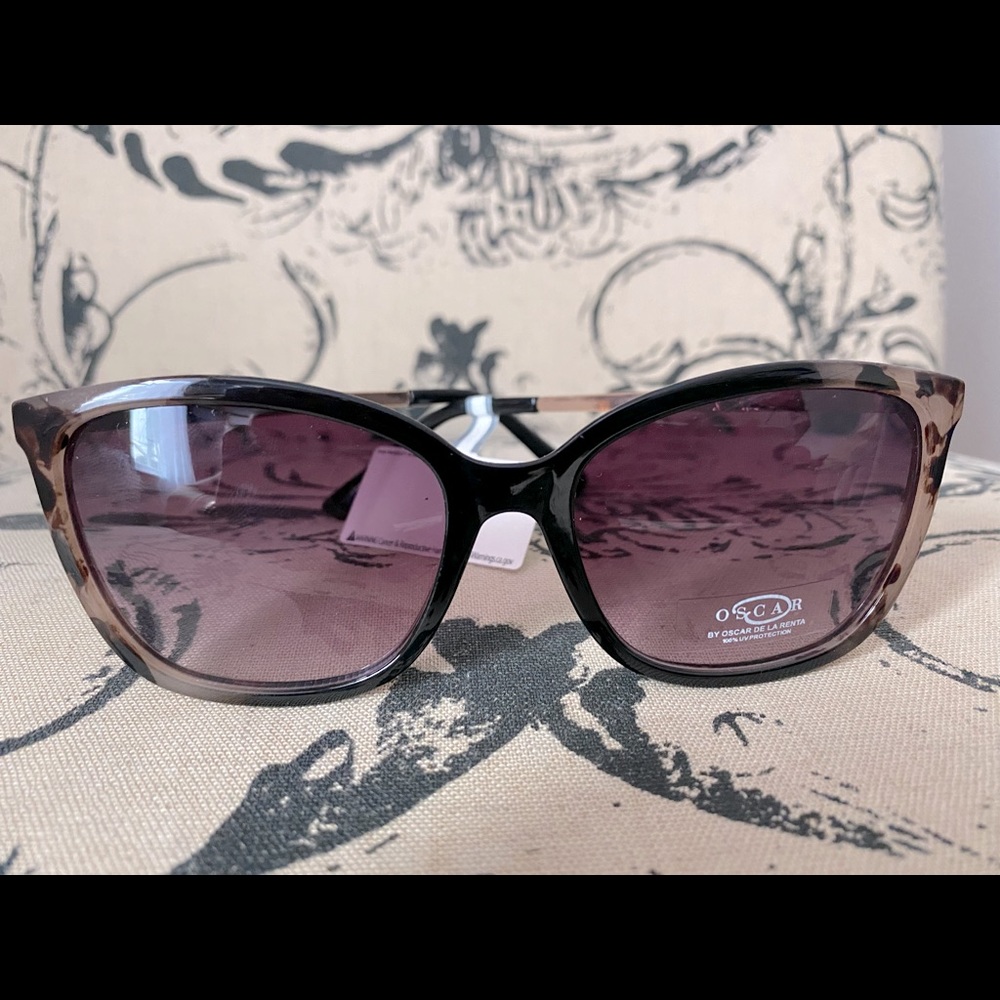NWT Oscar de lá Renta Sunglasses Tortoise